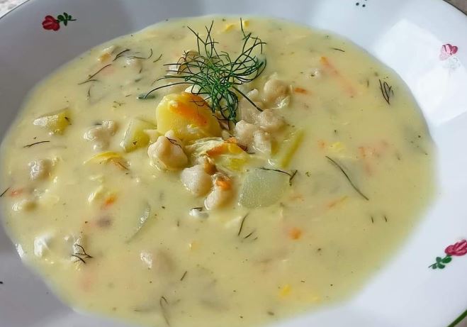 Obrázek receptu na smetanovou polévku s noky a bramborami.