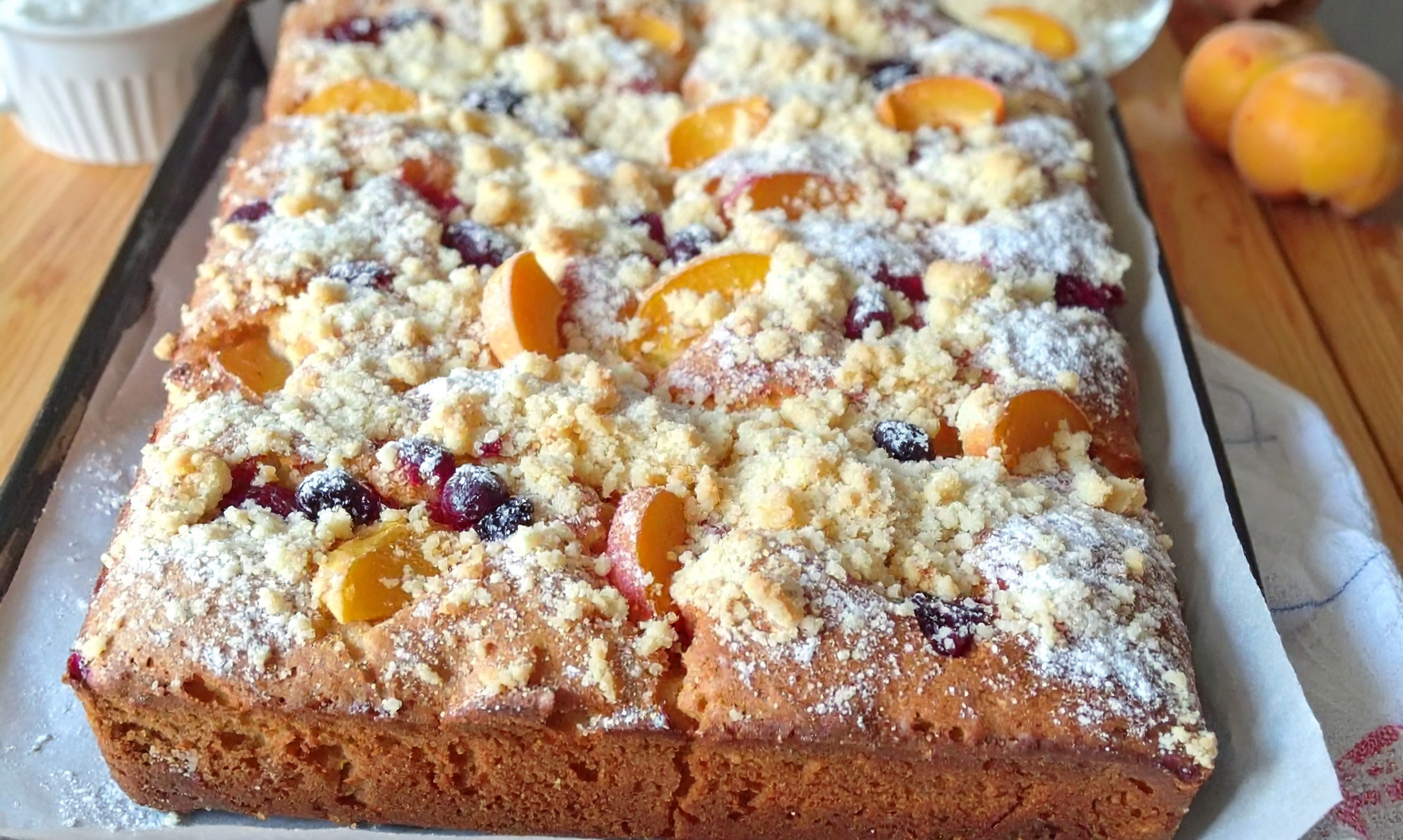 Obrázek receptu na Hrnkovou Jogurtovou buchtu s ovocem a drobenkou