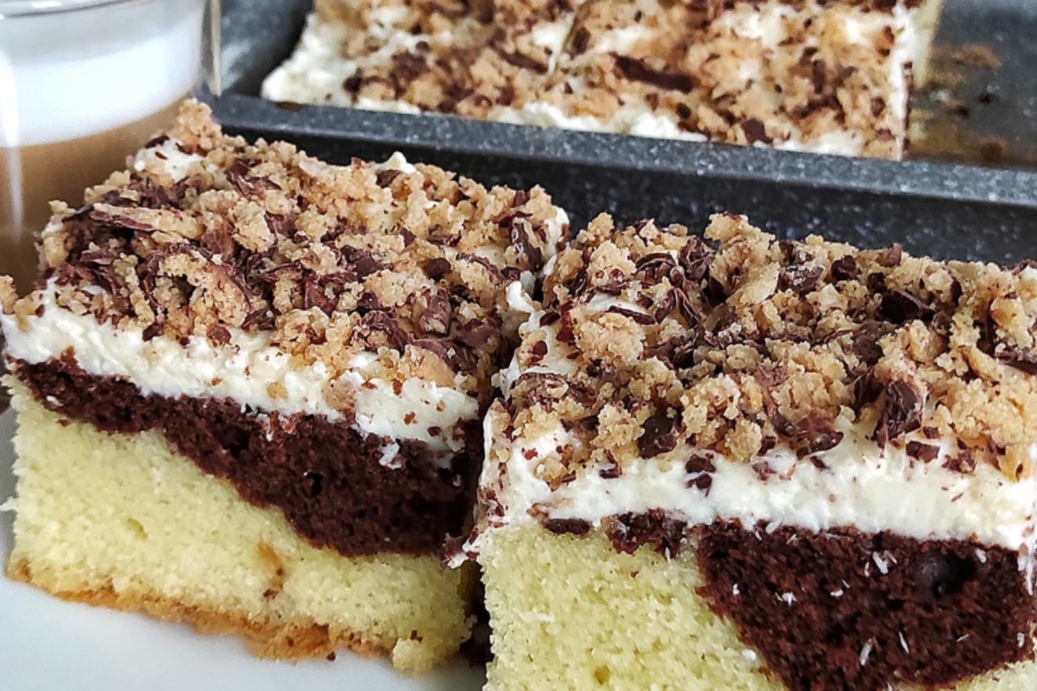 Obrázek receptu na Kokosovo-margotové kostky s dvojbarevnym těstem