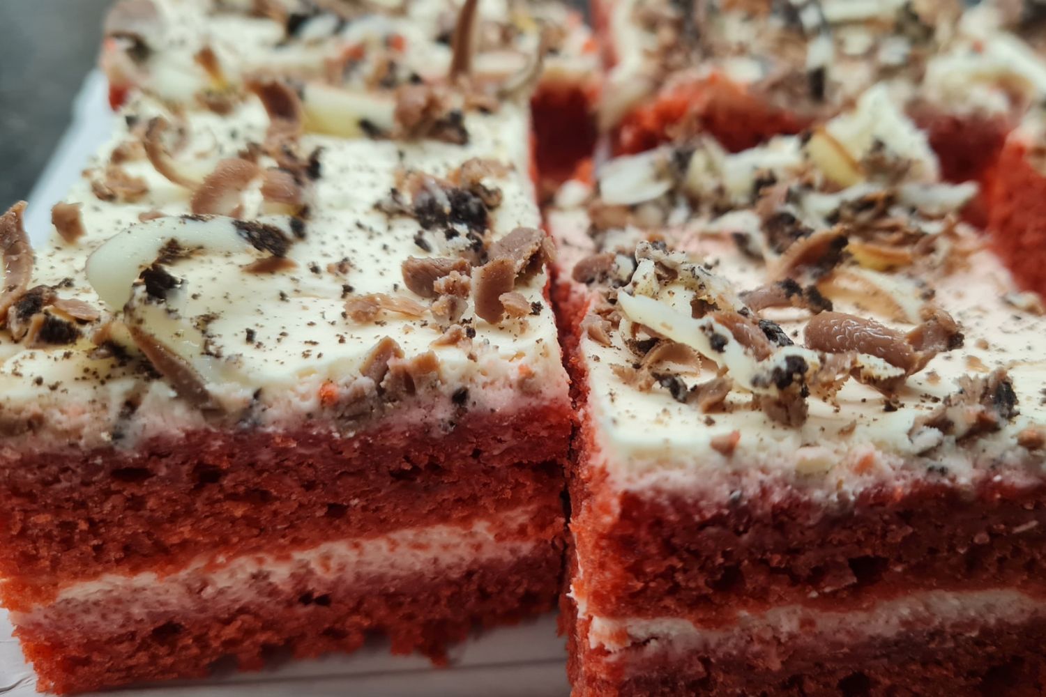 Obrázek receptu na Red Velvet kostku ala Červený samet s bílým krémem a čokoládou