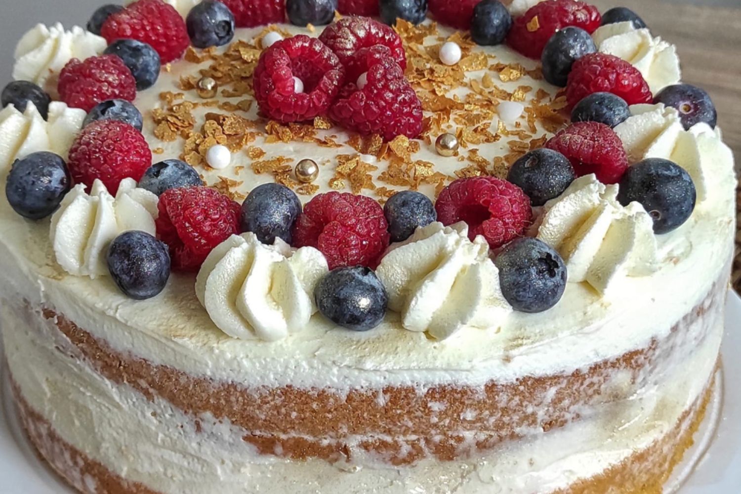 Obrázek receptu na Rustikální dort - nahý dort bez potahu