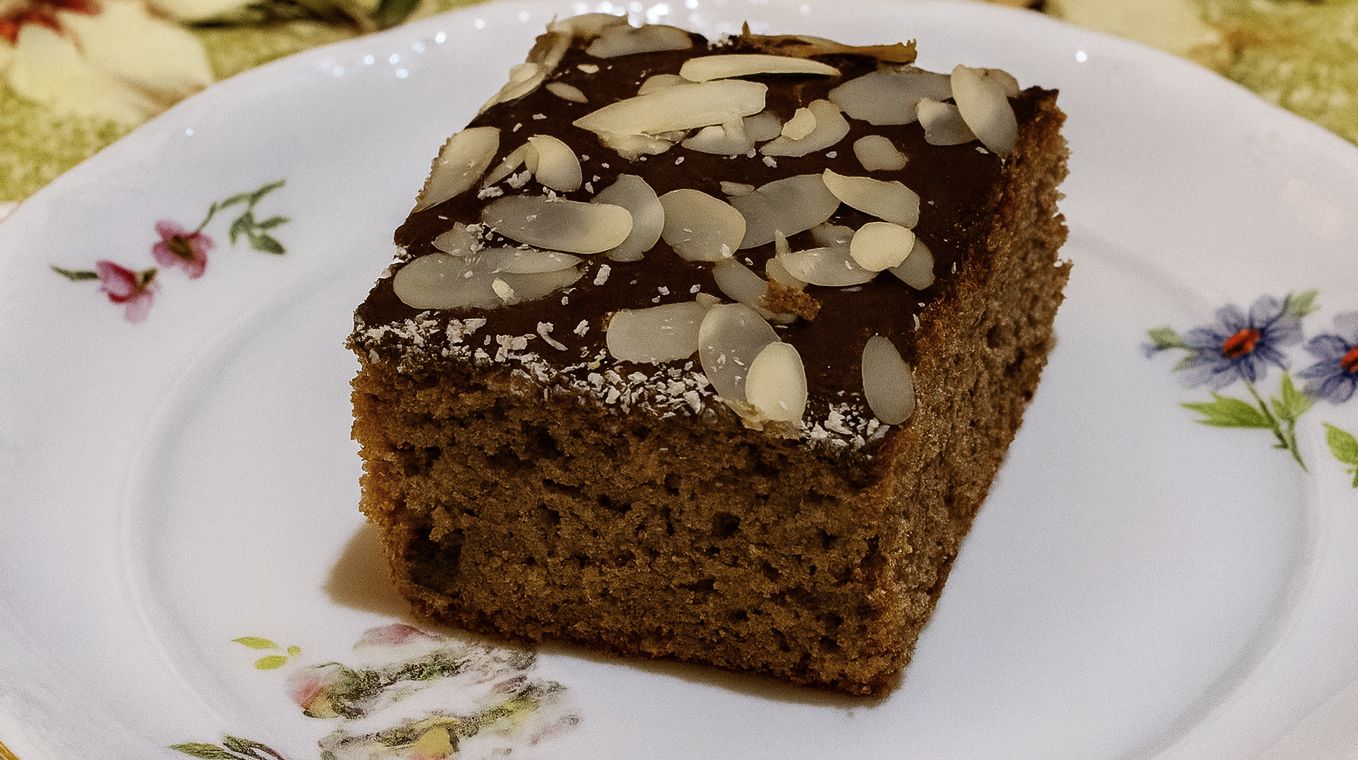 Recept na perník s polevou a mandlovými plátky