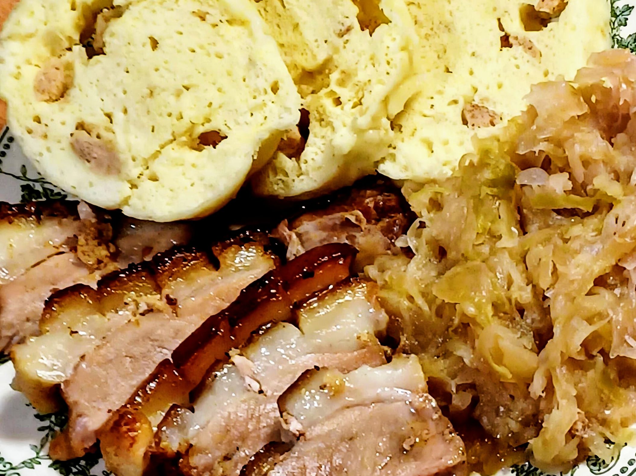 Tradiční knedlo bůčko zelo - česká klasika