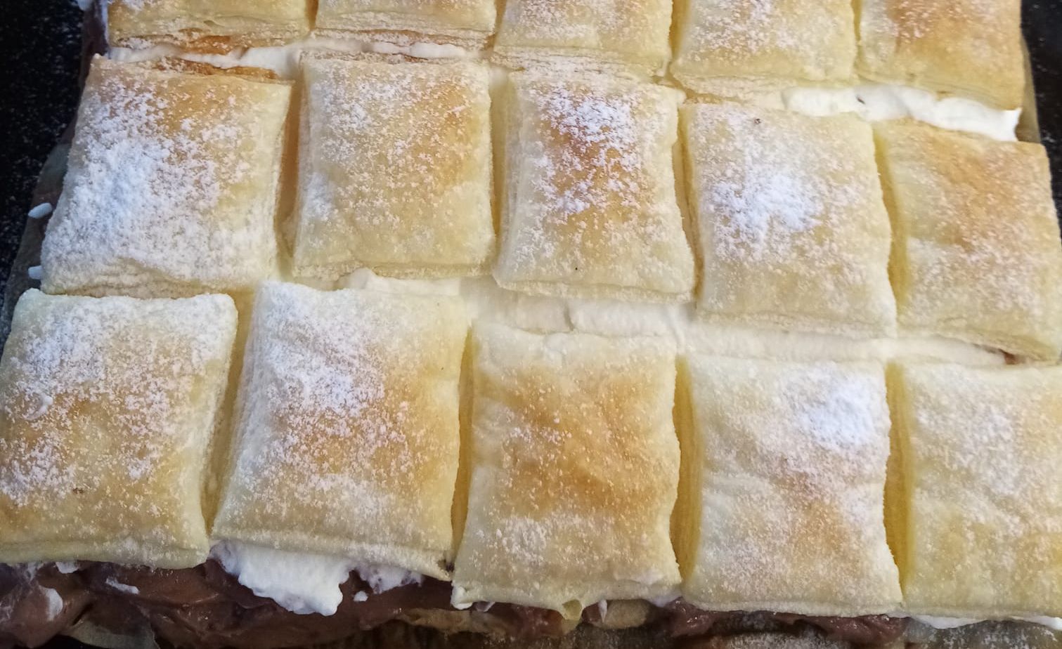 Obrázek receptu na Pravý slovenský krémeš - královský zákusek ze dvou vrstev těsta, krému a šlehačky
