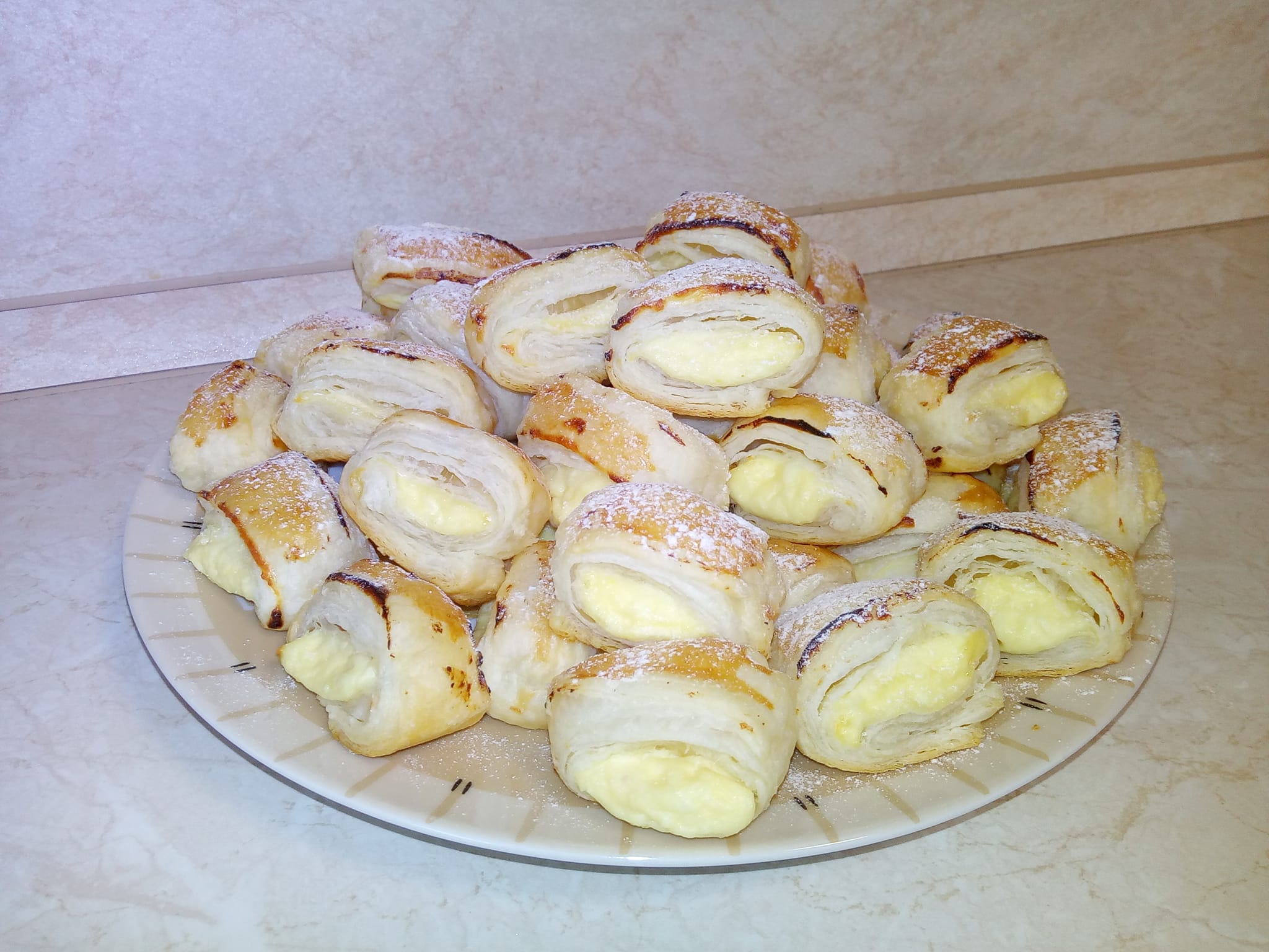 Obrázek k receptu na špalíčky z listového těsta s tvarohem