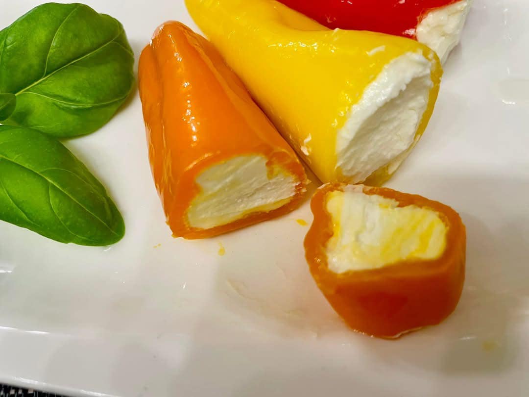 Obrázek receptu na Nakládané papriky plněné sýrem, luxusní chuťovka na váš stůl