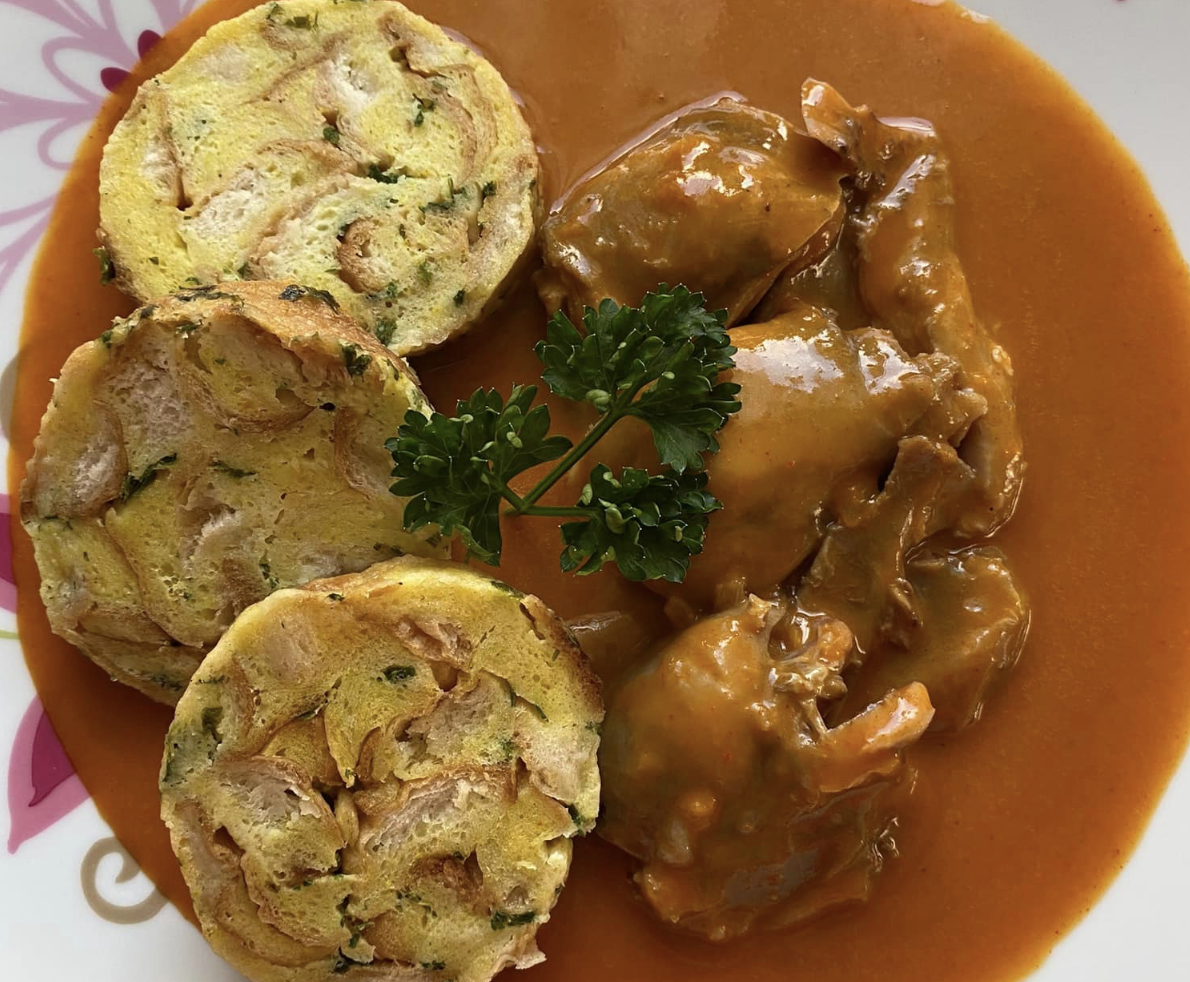 Obrázek k receptu na slepici na paprice s karlovarským knedlíkem