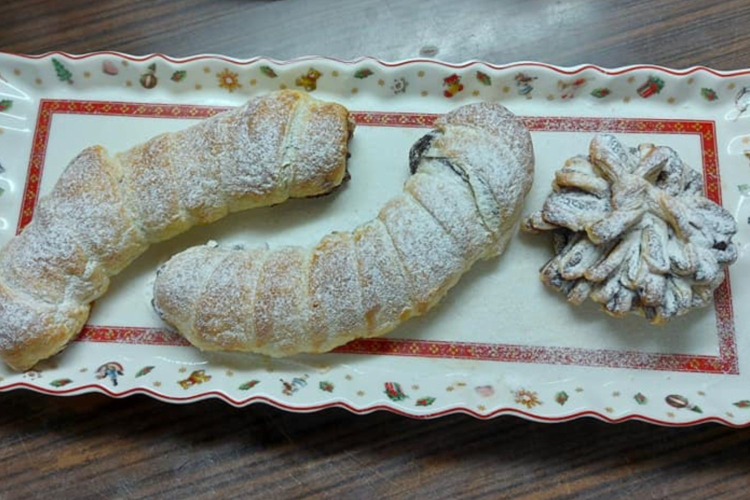 Obrázek receptu na Banánové rohlíčky v listovém kabátku s čokoládovým květem