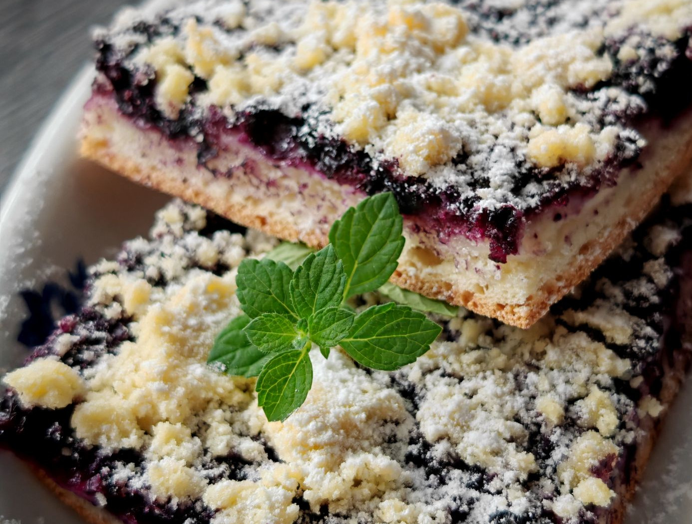 Obrázek k receptu na kynutý koláč s ovocem a drobenkou