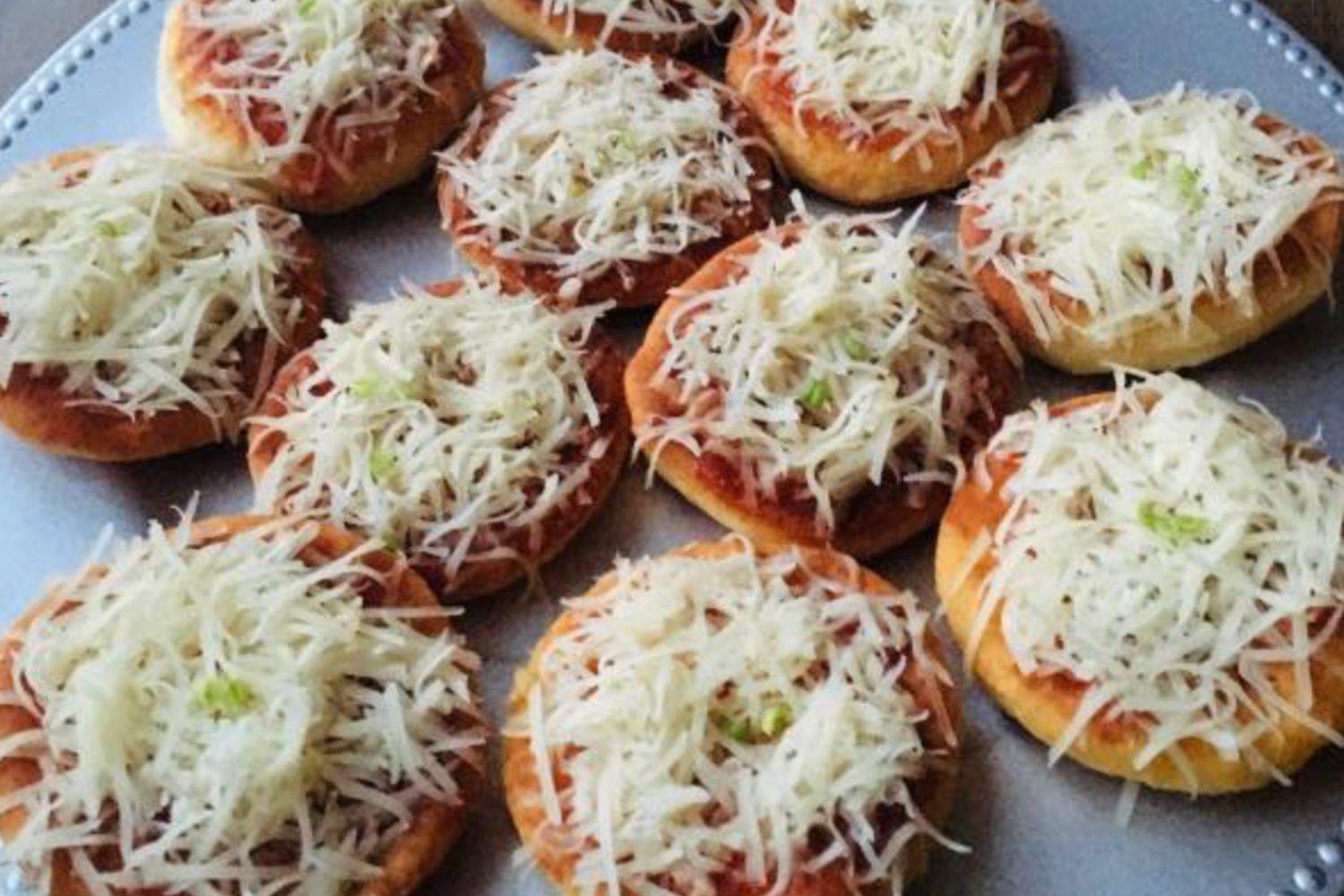 Recept na skleničkové mini langoše z těsta z bílého jogurtu