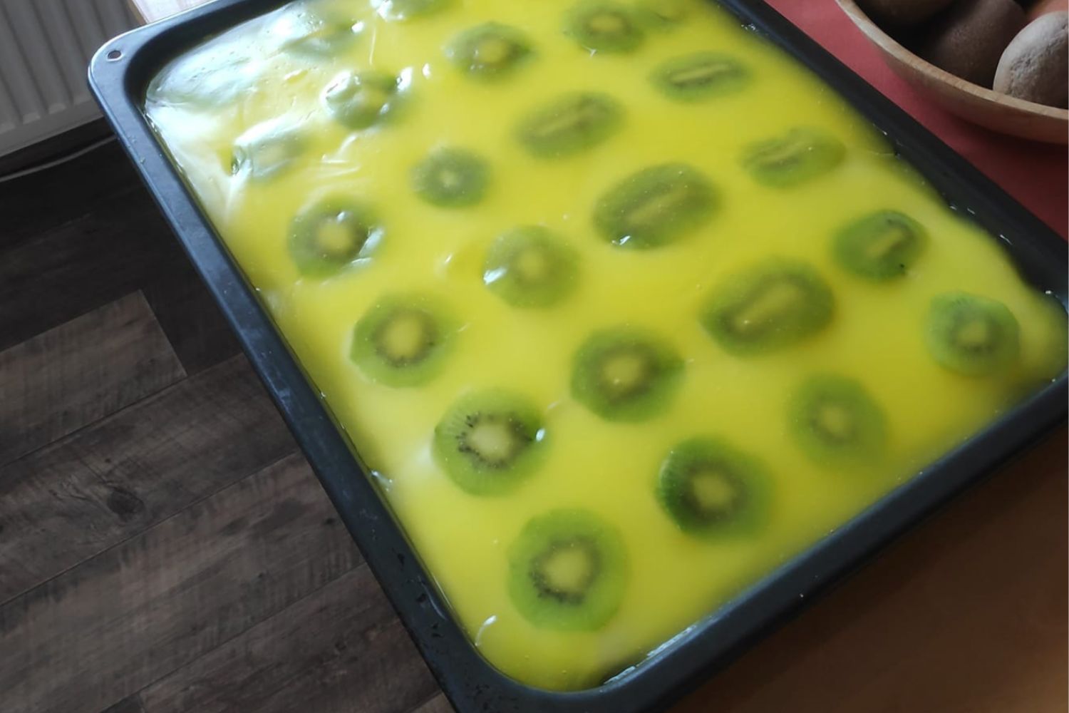 Obrázek receptu na Osvěžující kiwi řezy na plech: exotičnost, barva, chuť