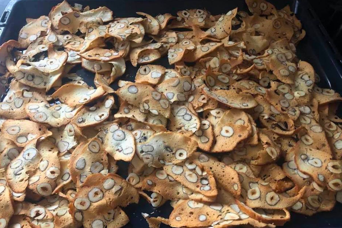 Obrázek k receptu na chipsy z bílků a oříšků