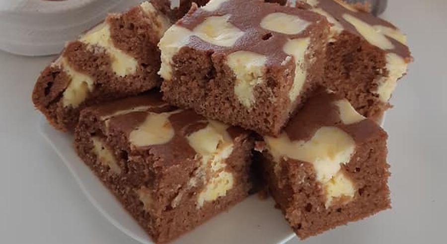 Obrázek receptu na Buchtu "Prošívaná deka" z litého kakaového těsta prolitá tvarohovou vrstvou skvěle chutná i vypadá