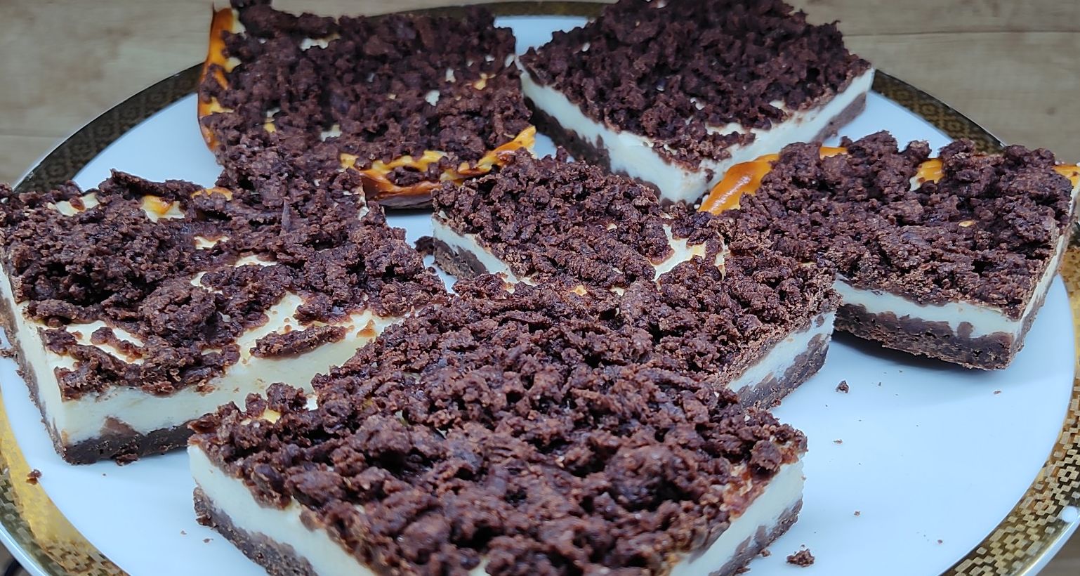 Obrázek k receptu na tvarohový koláč s kakaovou drobenkou