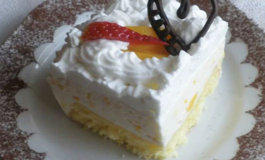 Obrázek k receptu na tvarohovojogurtové řezy s ovocem