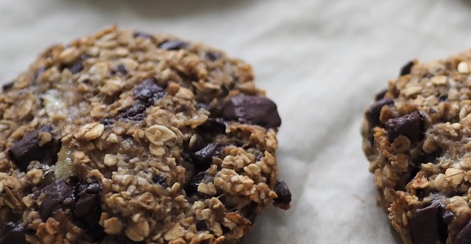 Obrázek receptu na banánové sušenky ze 3 ingrediencí.