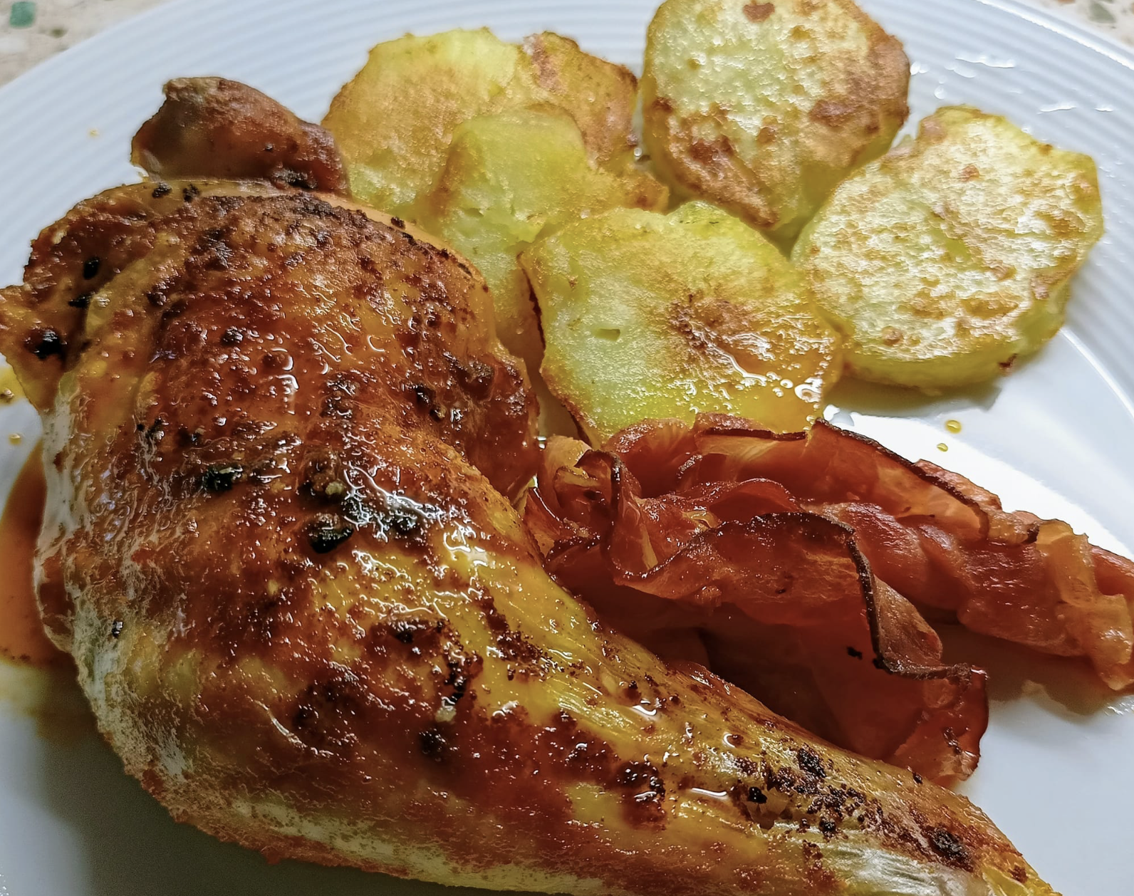 Obrázek k receptu na pečené kuře s bramborami