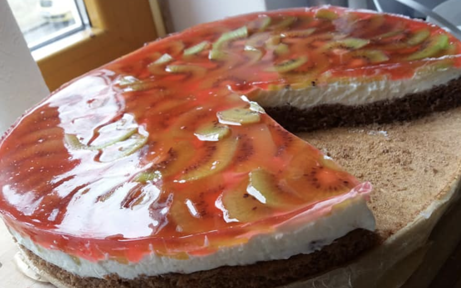 Obrázek k receptu na nepečený dort s jahodami a piškoty