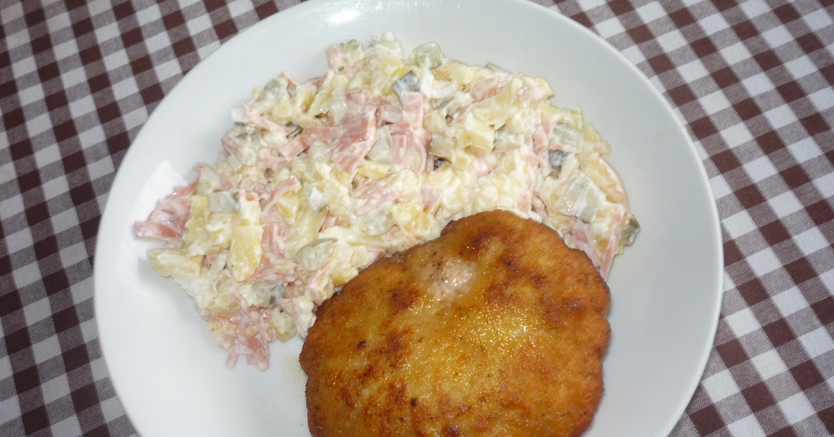 Obrázek ke kvízu: Salátový test: Co víte o klasické vánoční příloze?