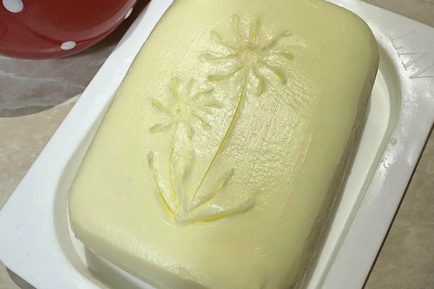 Obrázek receptu na Domácí máslíčko z pořádné smetany a postačí vám chléb a sůl