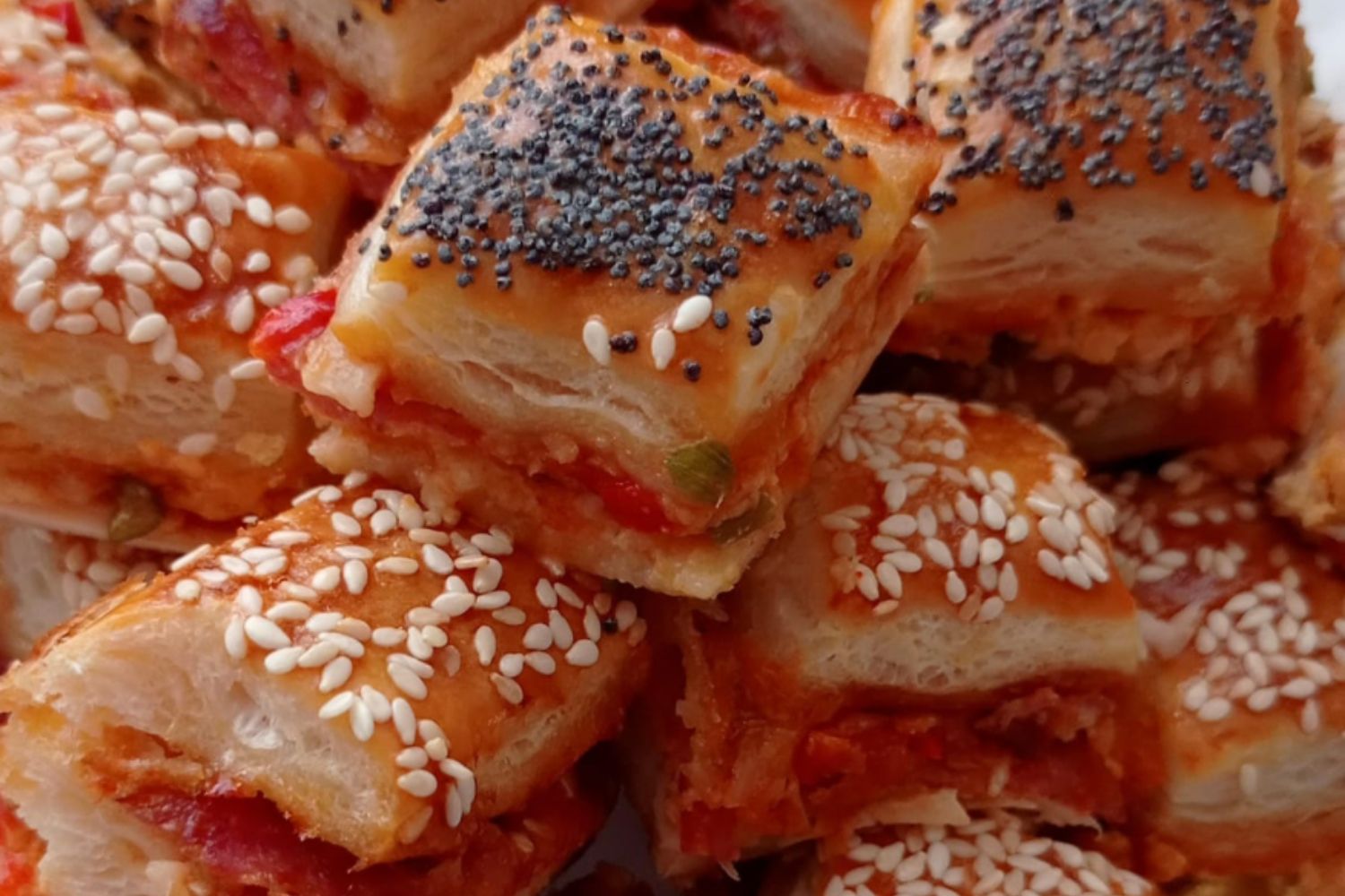 Obrázek receptu na Malé kouzlo velké chuti: slané jednohubky z listového těsta, záchrana každé oslavy, návštěvy i hladového večera