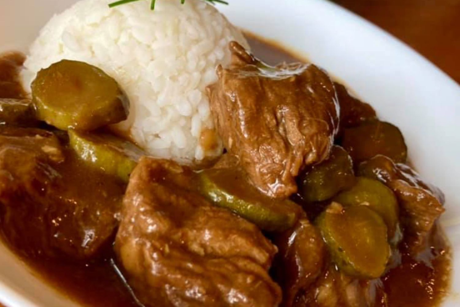 Obrázek receptu na Trochu jinou Znojemskou Pečeni-variantu hovězího na česneku s okurkami nebo improvizace po "Znojemsku"