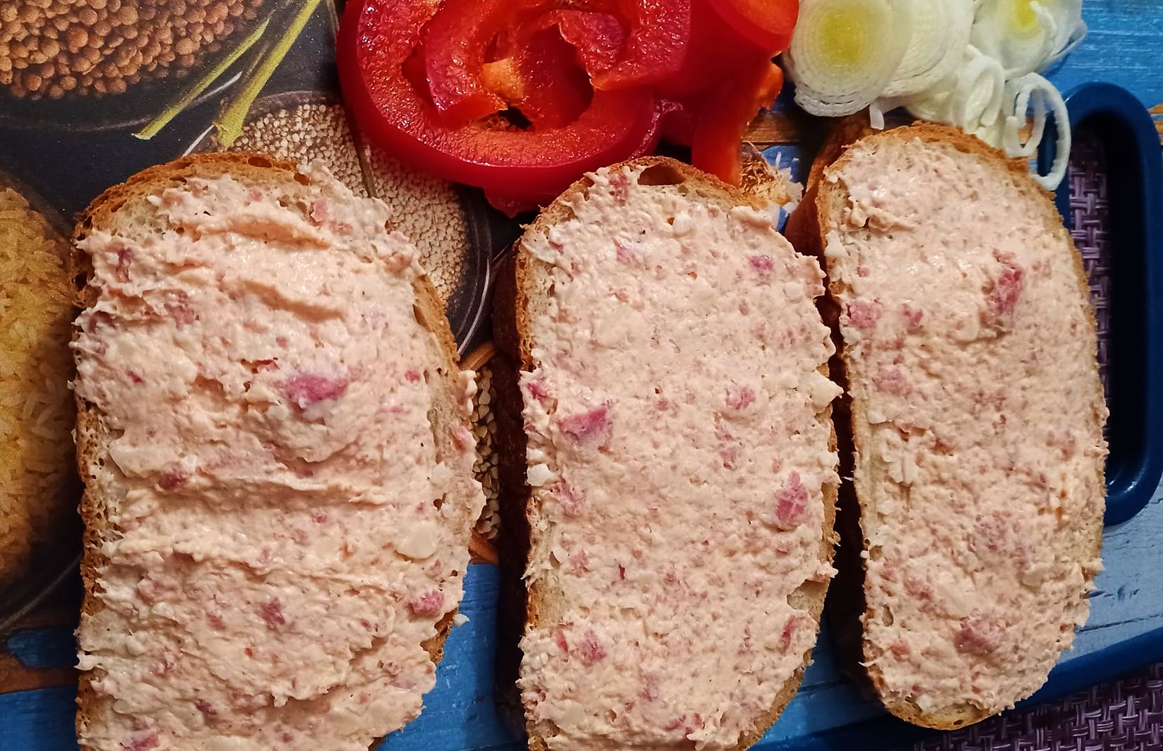 Obrázek k receptu na „sýrovou“ paprikovou pomazánku