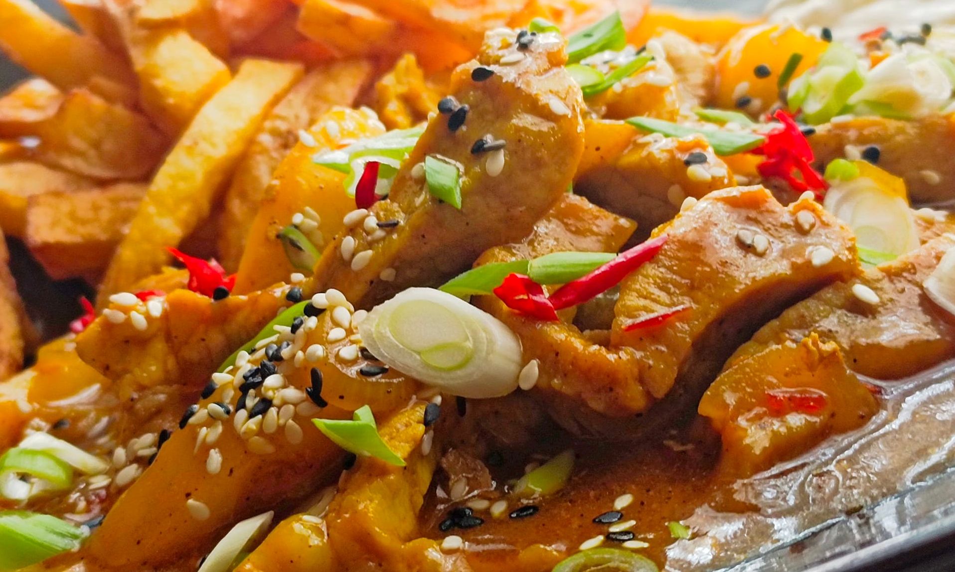 Obrázek receptu na Foto: Cooky.cz, Recept na Pikantní vepřové nudličky: rychlé, šťavnaté, kořeněné jídlo, které si drží místo v českých domácnostech a restauracích