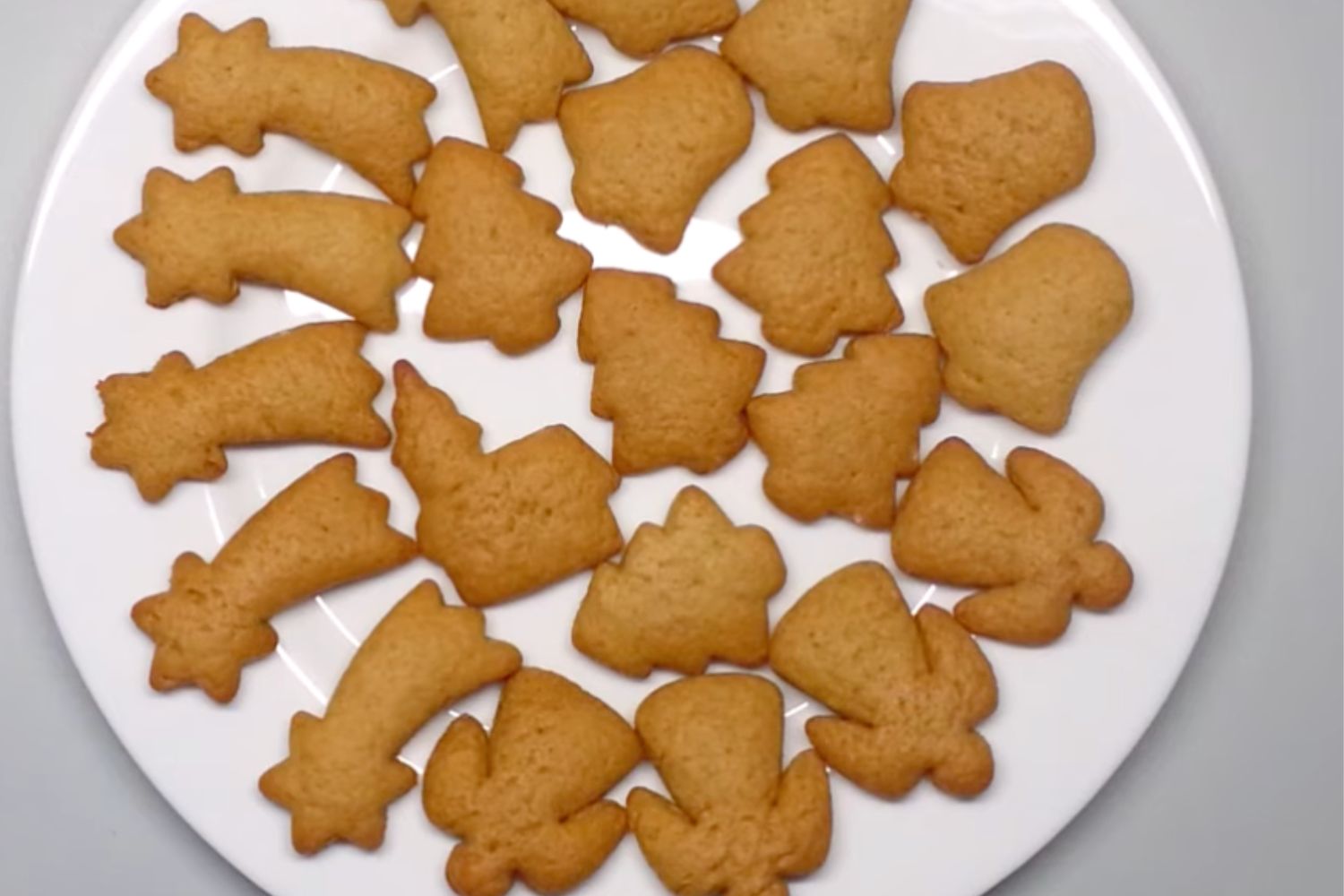 Obrázek receptu na Jednoduché perníčky, které se nepotírají po upečení a ani ničím nezdobí, navíc jsou měkké a k jídlu ihned