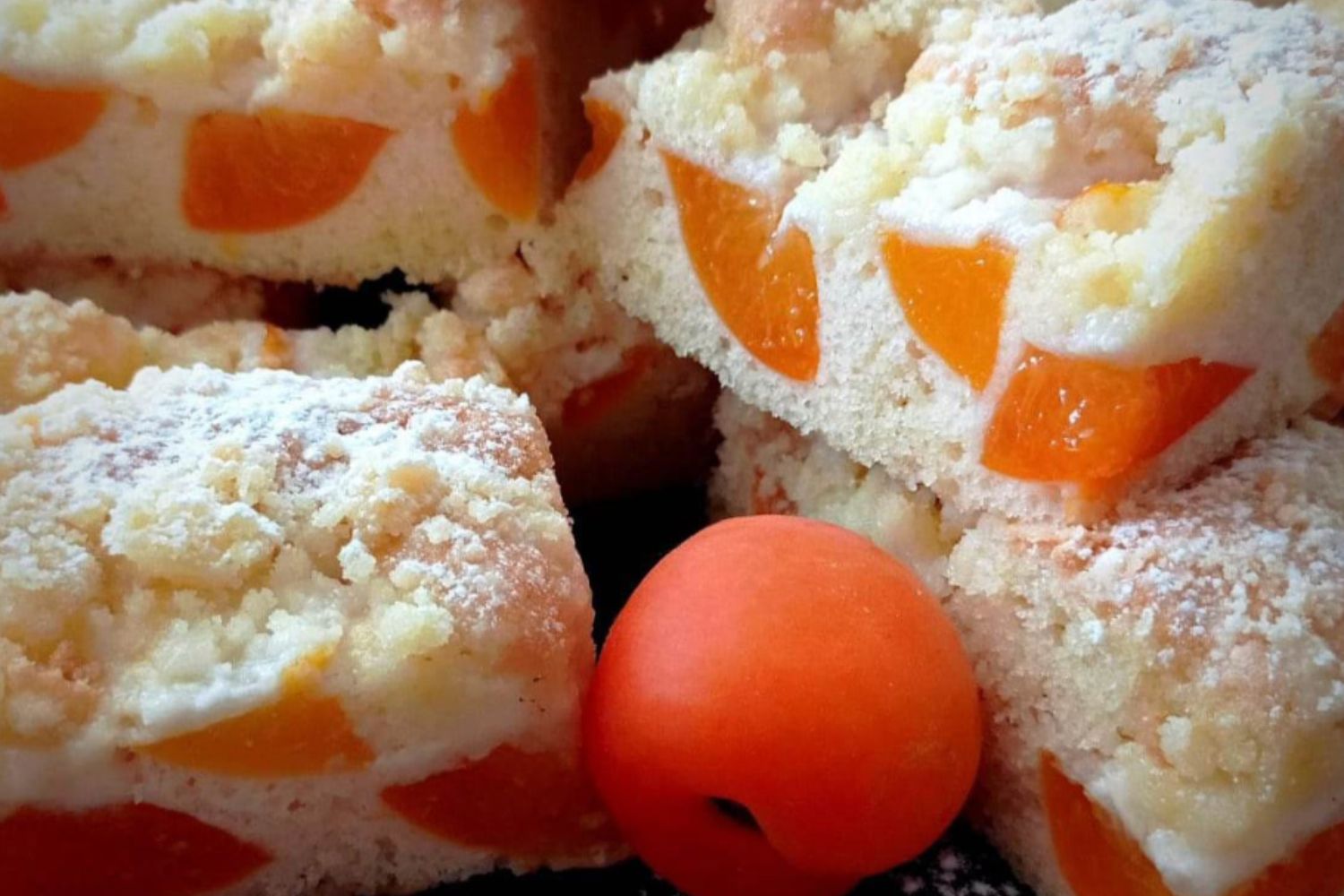 Obrázek receptu na Litou meruňkovou bublaninu s drobenkou, upečte si ještě před Vánoci a vraťte pocit teplého léta i když sezóna skončila