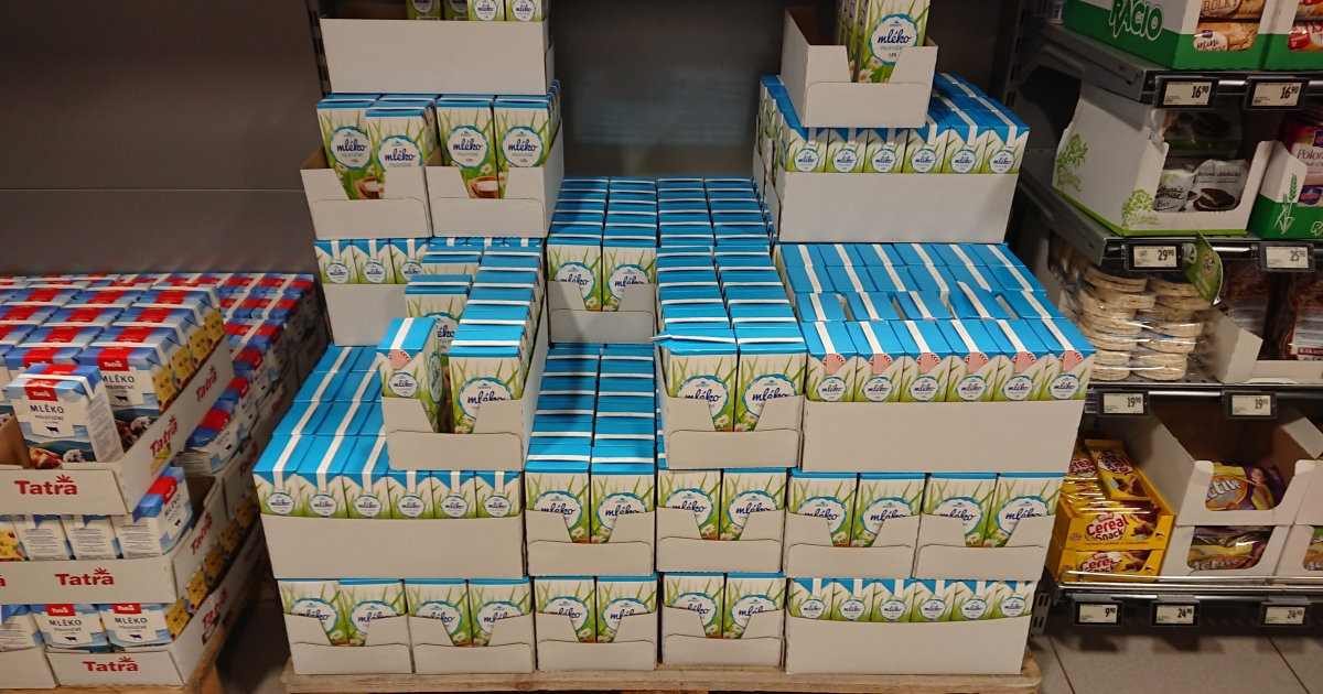 Fotografie mléka v obchodě
