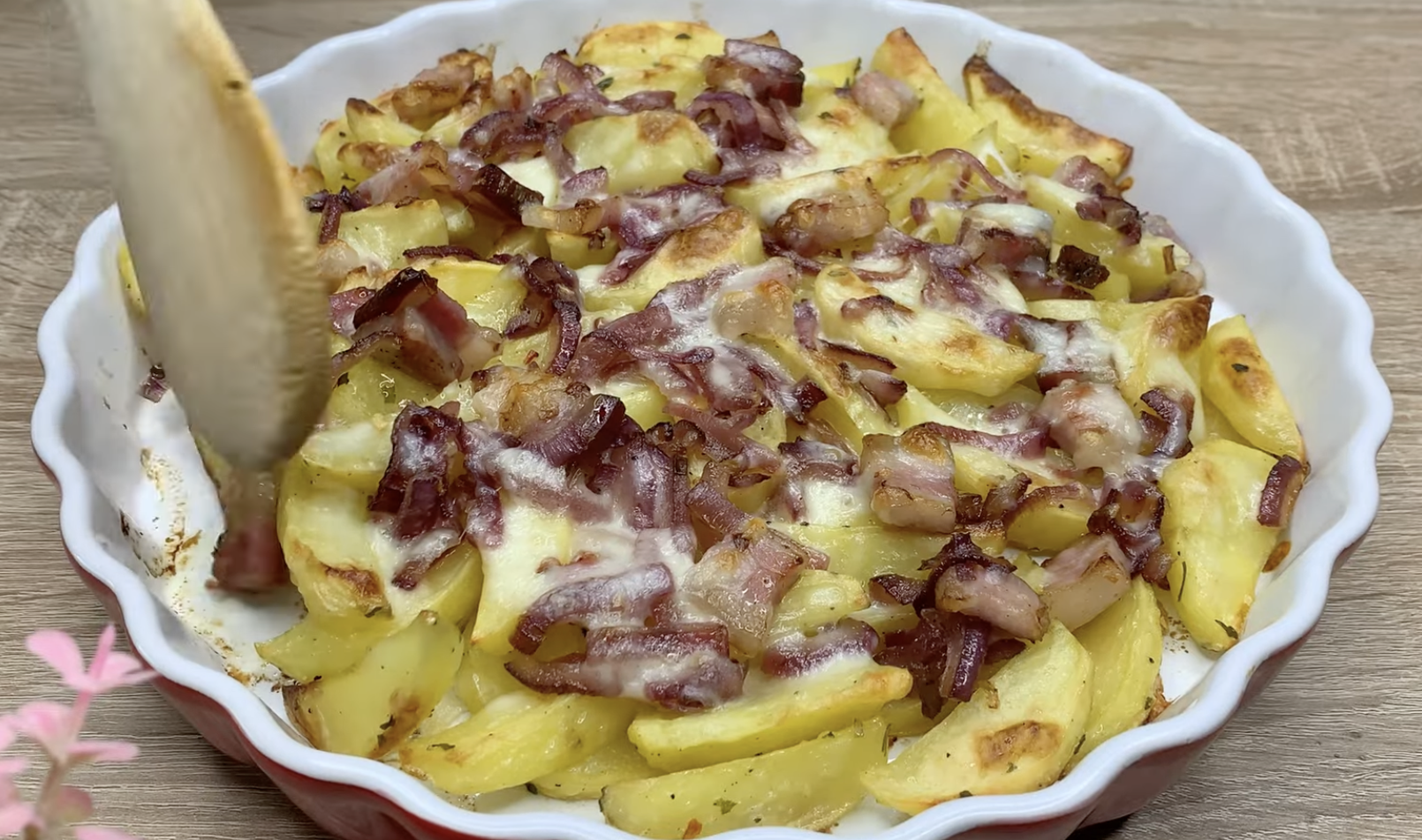 Obrázek receptu na Zapečené brambory se škvarkami, poctivě a jednoduše