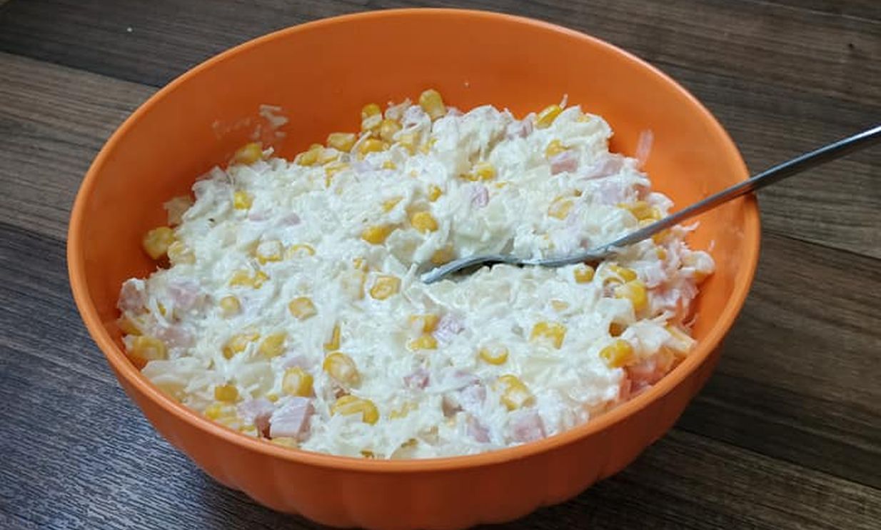 Obrázek k receptu na sladkoslaný salát s kukuřicí