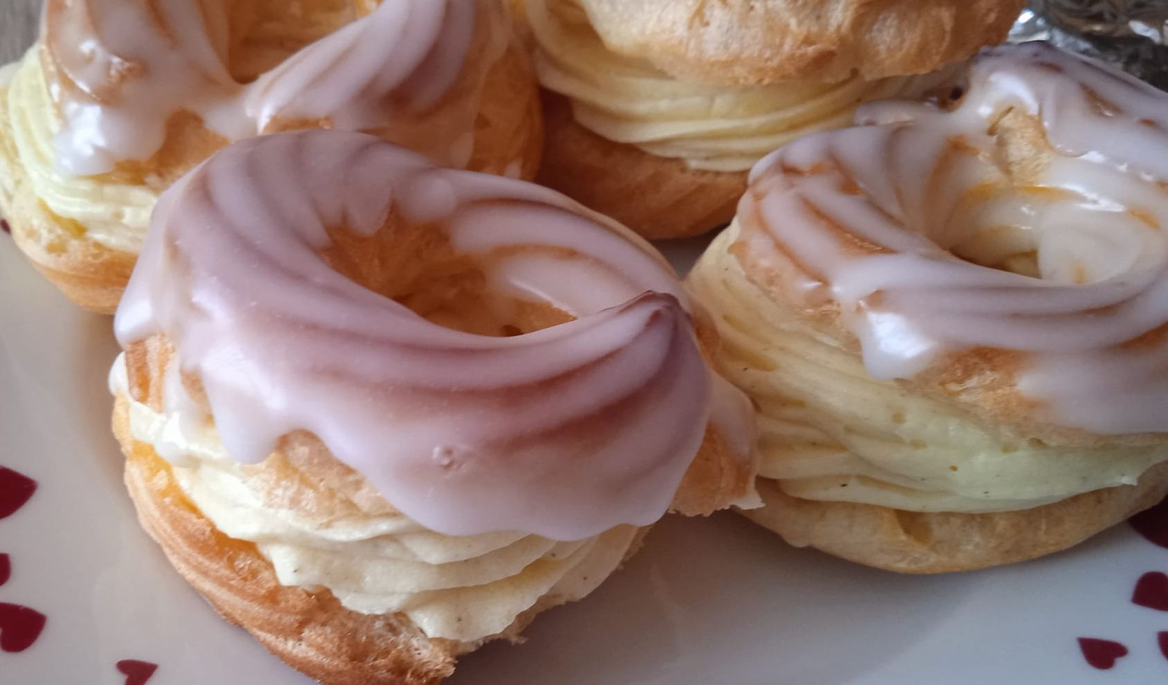 Obrázek receptu na Odpalované věnečky s krémem a cukrovou polevou