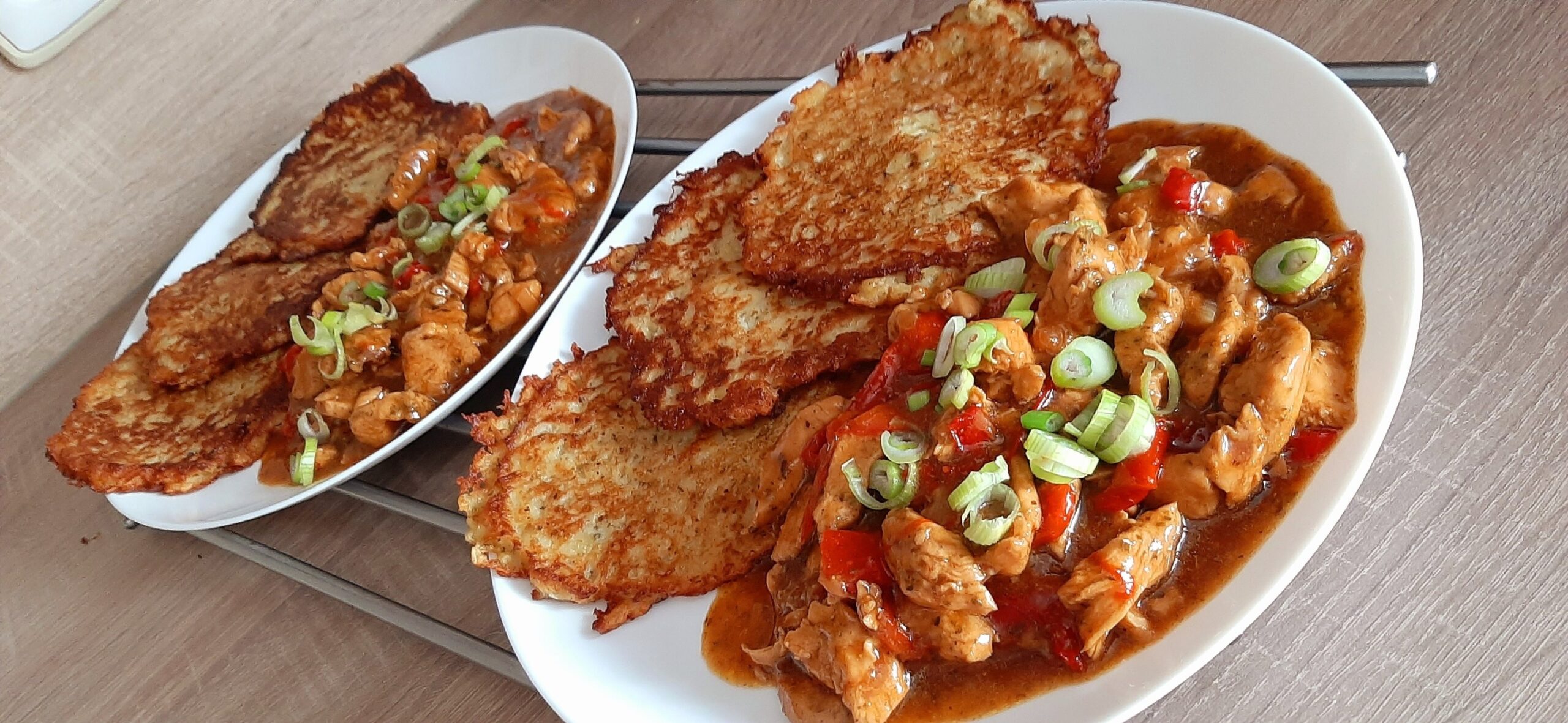 Obrázek k receptu na bramboráky s kuřecím masem.