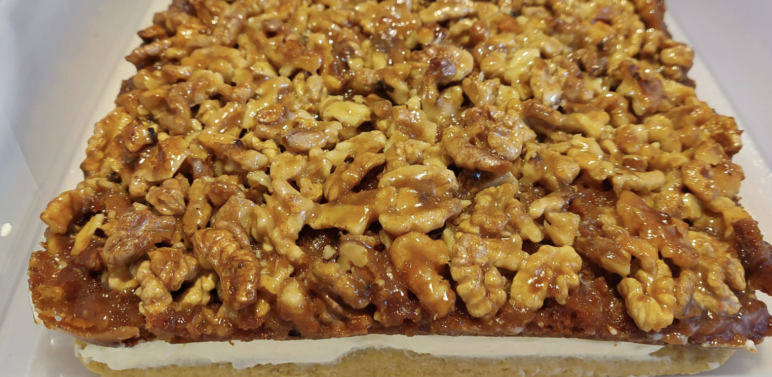 Obrázek k receptu na medové řezy s ořechy