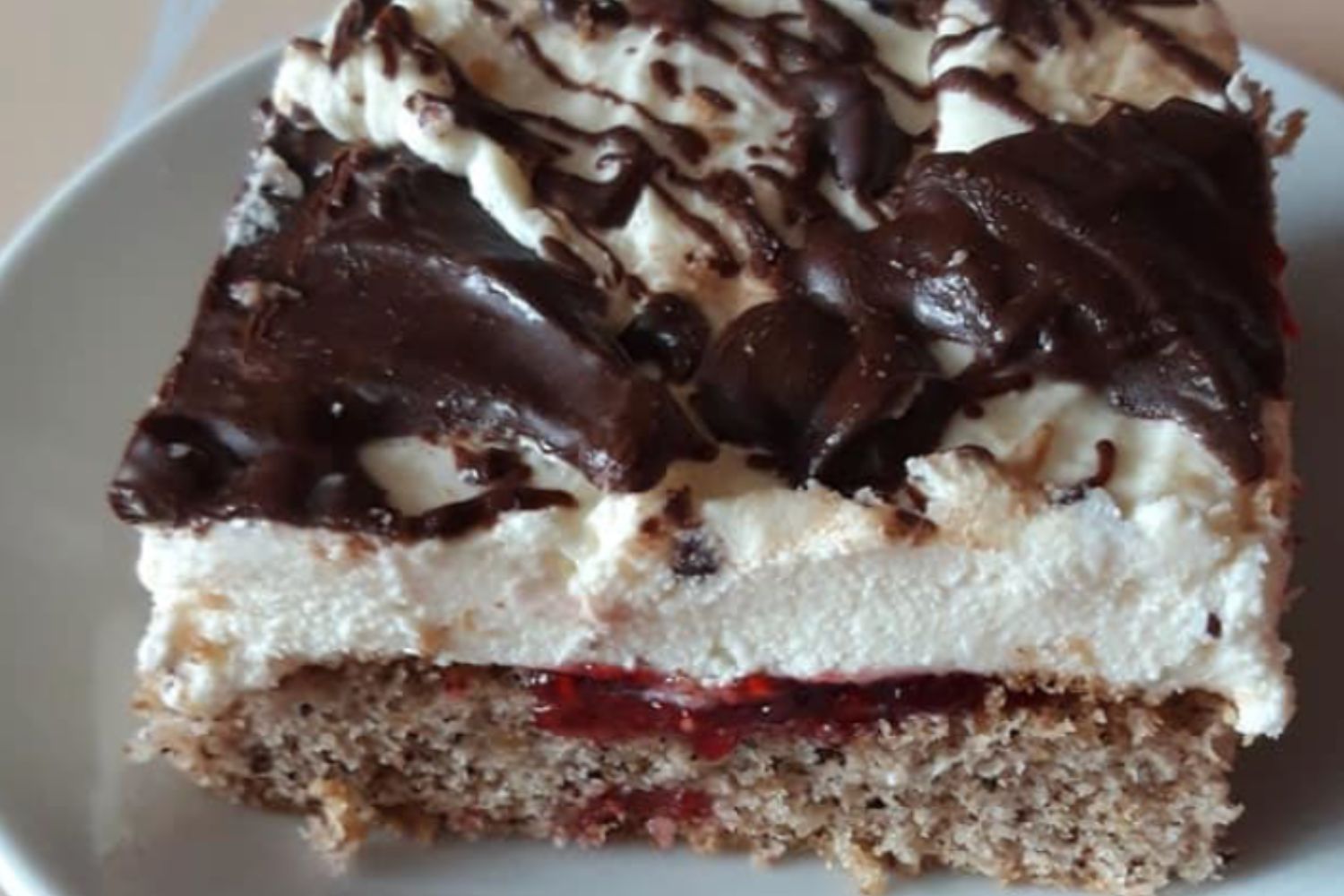 Obrázek receptu na Nanukové řezy nazvané podle nanuku - oblíbené mražené zmrzliny na dřívku