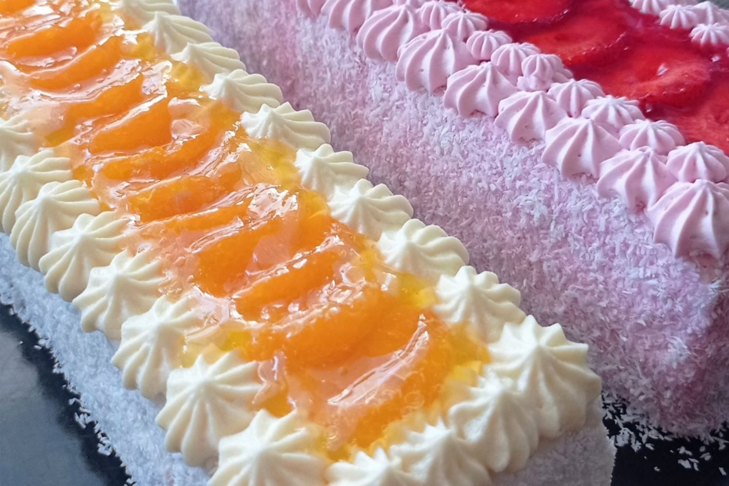 Obrázek receptu na Piškotové řezy s ovocem, lehký moučník pro všední i sváteční dny