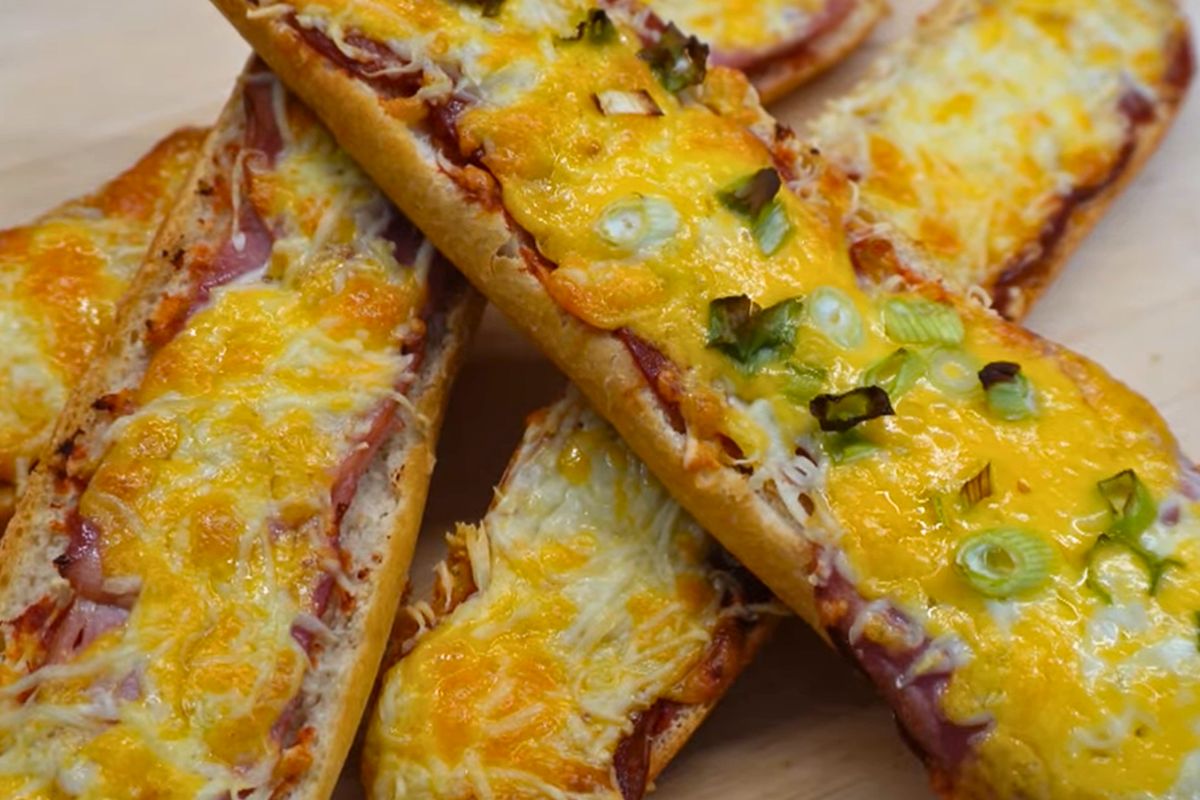 Obrázek k receptu na zapečenou bagetu v pizza stylu