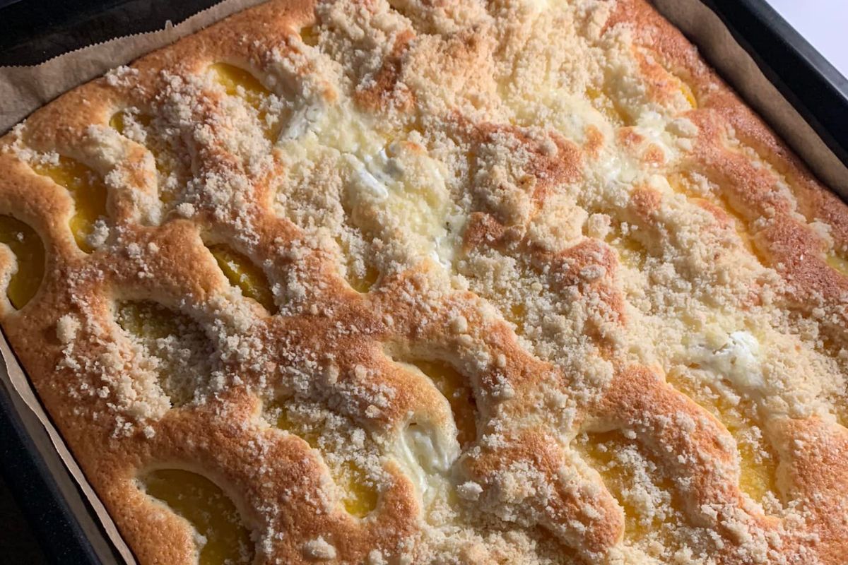 Obrázek k receptu na šlehačkovou buchtu s ovocem na plech