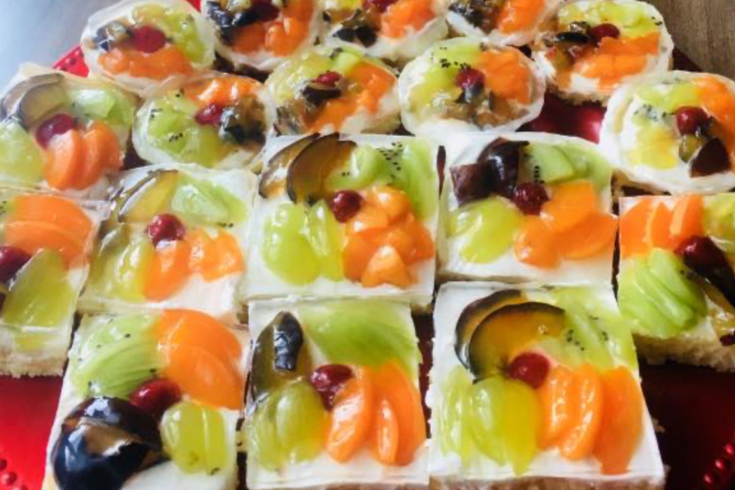 Obrázek receptu na Rychlý hrnkový ovocný koláč s tvarohem a želatinou