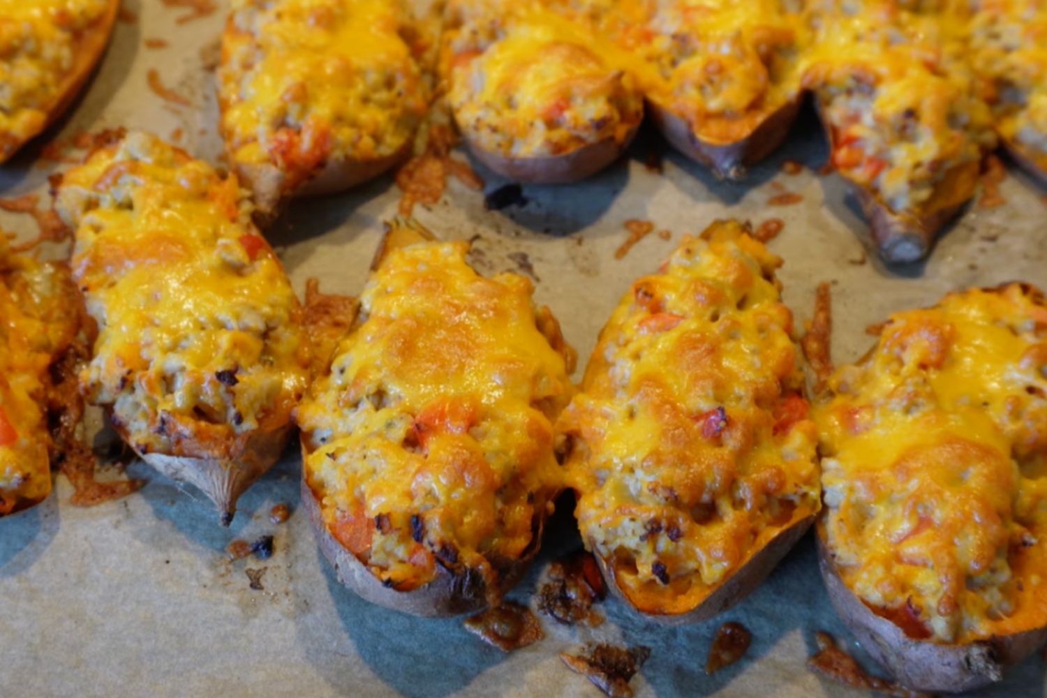 Obrázek receptu na Zapečené batáty s mletým kuřecím masem a strouhaným čedarem