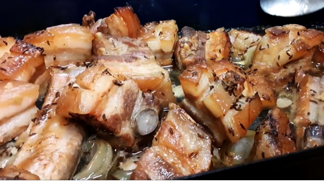 Obrázek k receptu: Jemnost a křupavost sama: Voňavý pomalu pečený bůček