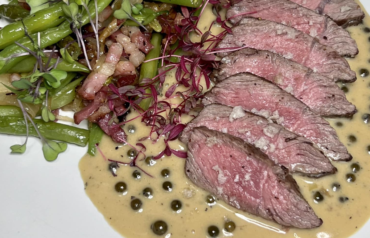 Obrázek k receptu na steak s pepřovou omáčkou