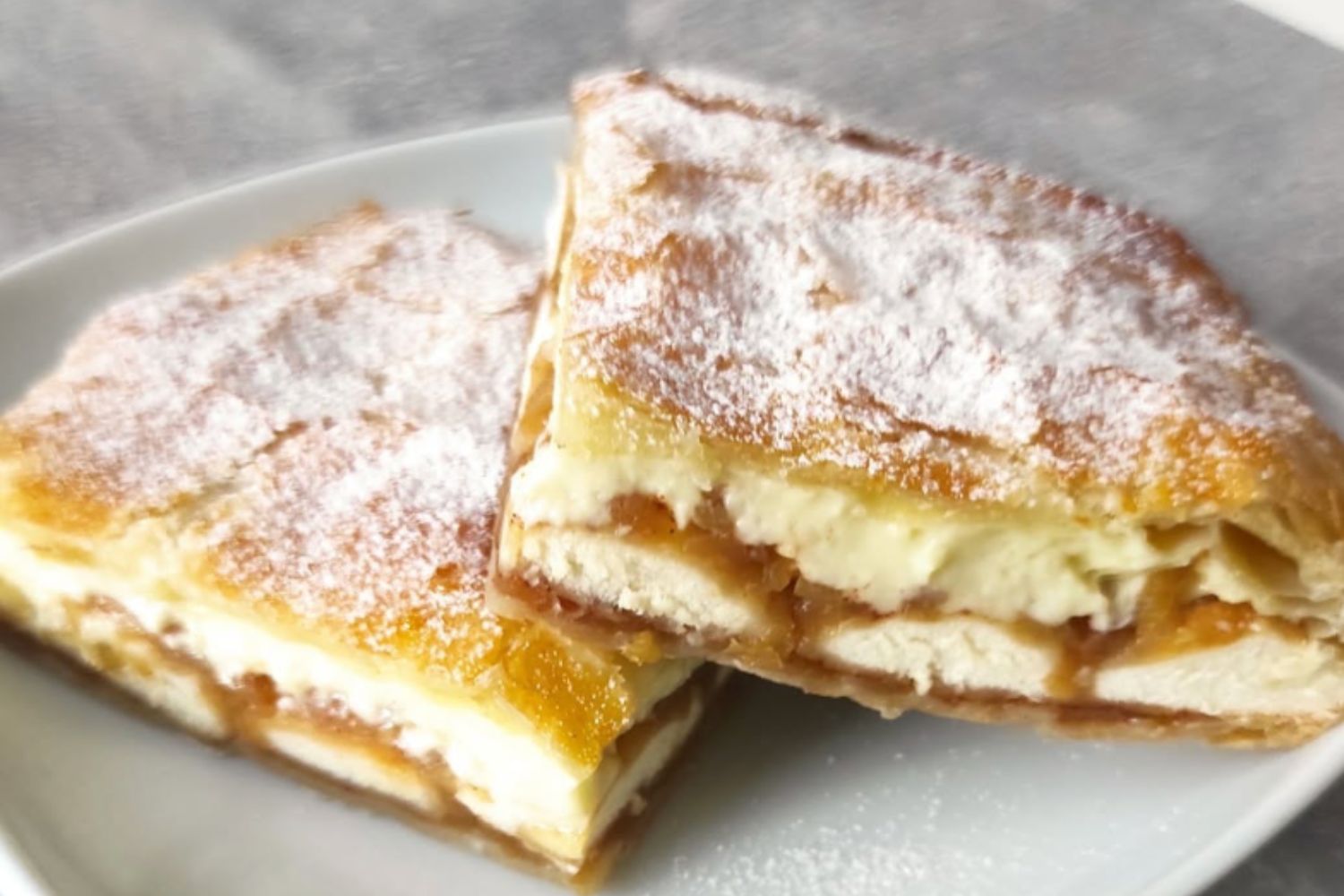 Obrázek receptu na Jablečno-pudinkové řezy, jak je dělám já, když chci jednoduchý a vděčný moučník