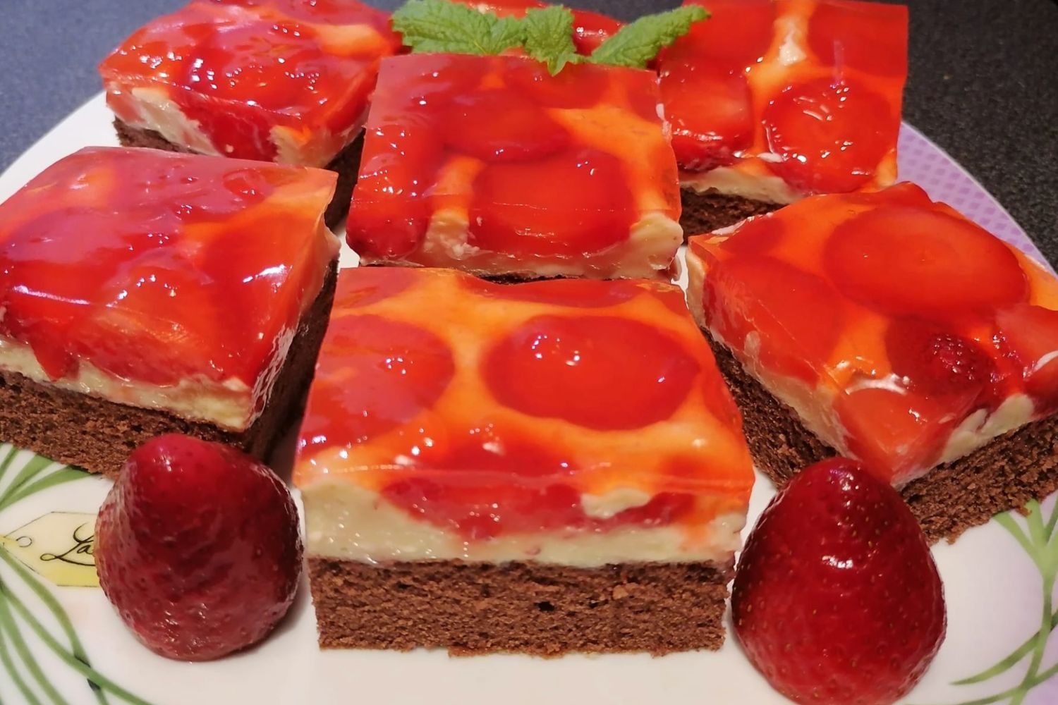 Obrázek receptu na Jahodové řezy s pudinkem