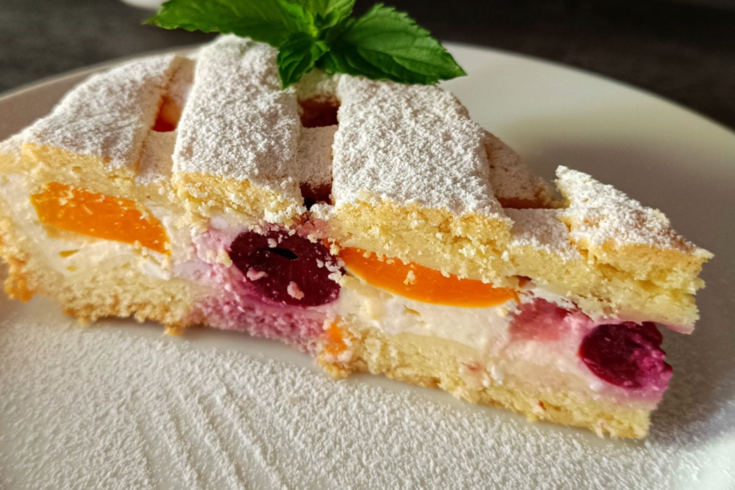 Obrázek receptu na Linecký koláč s tvarohem a ovocem - křehký, poctivý a vždycky slavnostní