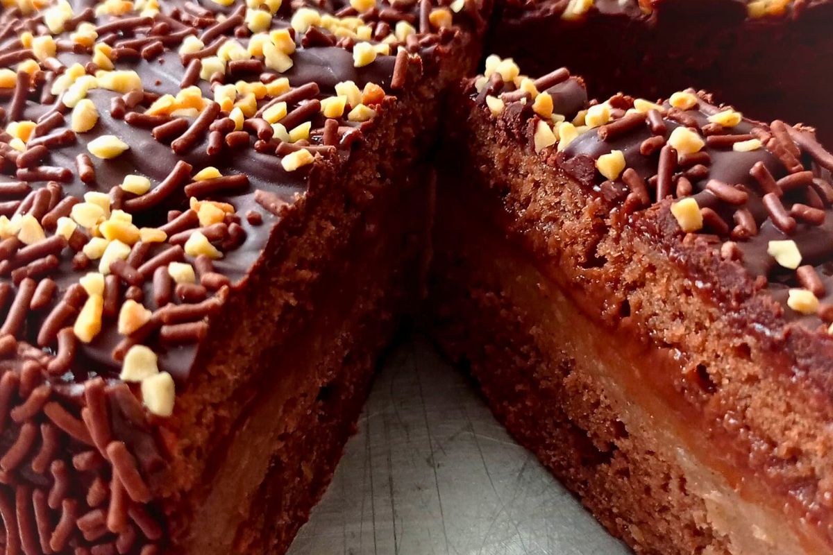 Obrázek k receptu na nadýchaný perník s jablečnou náplní