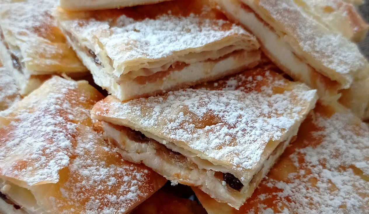 Obrázek k receptu: Když se člověku nechce balit nohavice: Báječný a jednoduchý štrůdl na plech!