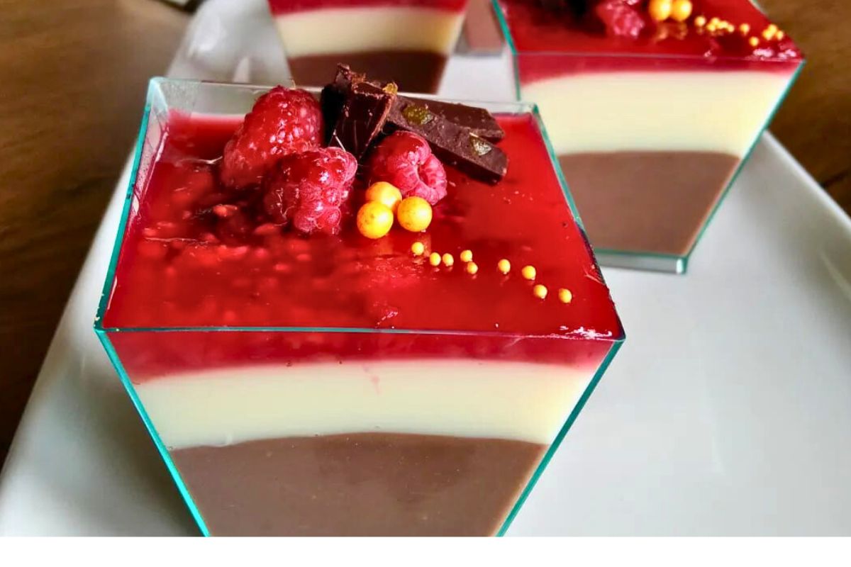 Obrázek k receptu na pudinkové poháry s ovocem a želatinou.